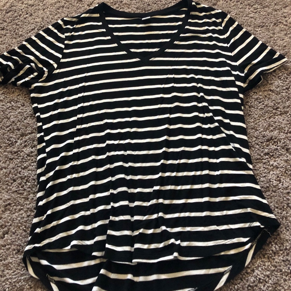 Black and white luxe v-neck tee